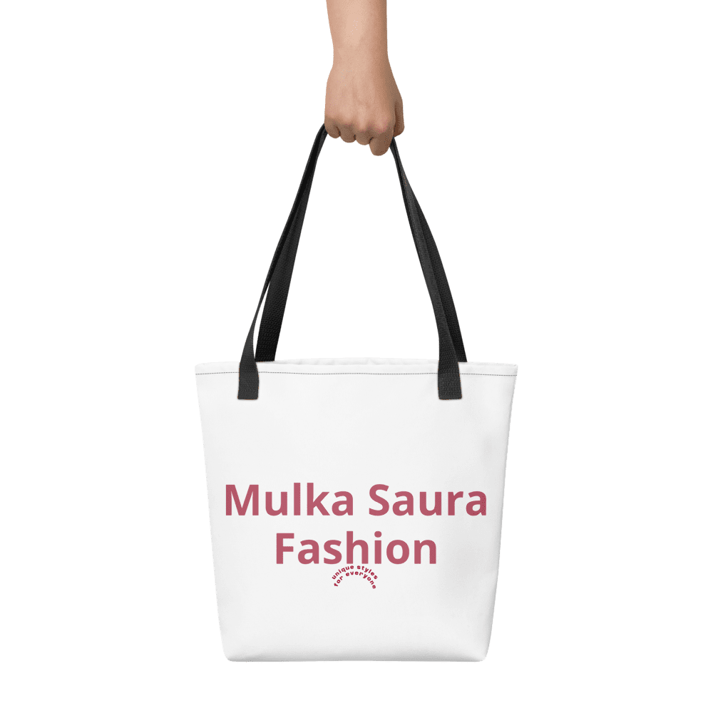 Hand holding a "Mulka Saura Fashion" tote.